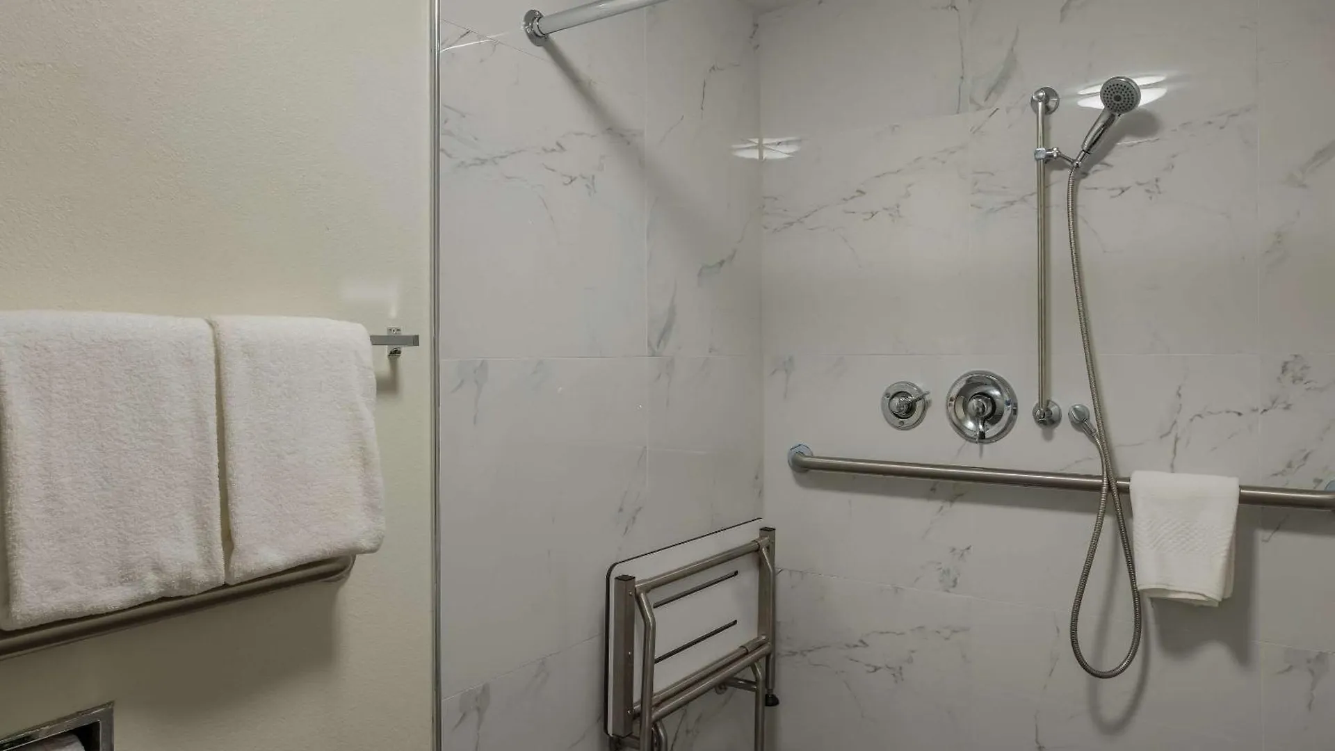 Mainstay Suites Savannah Midtown Hotel