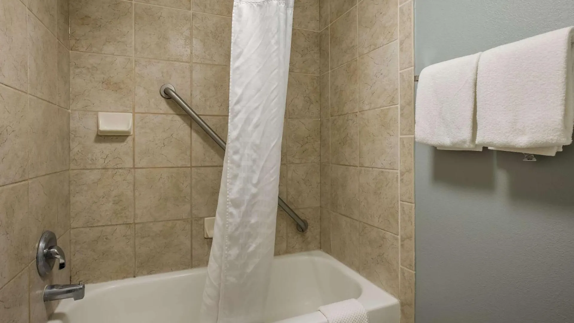 Mainstay Suites Savannah Midtown