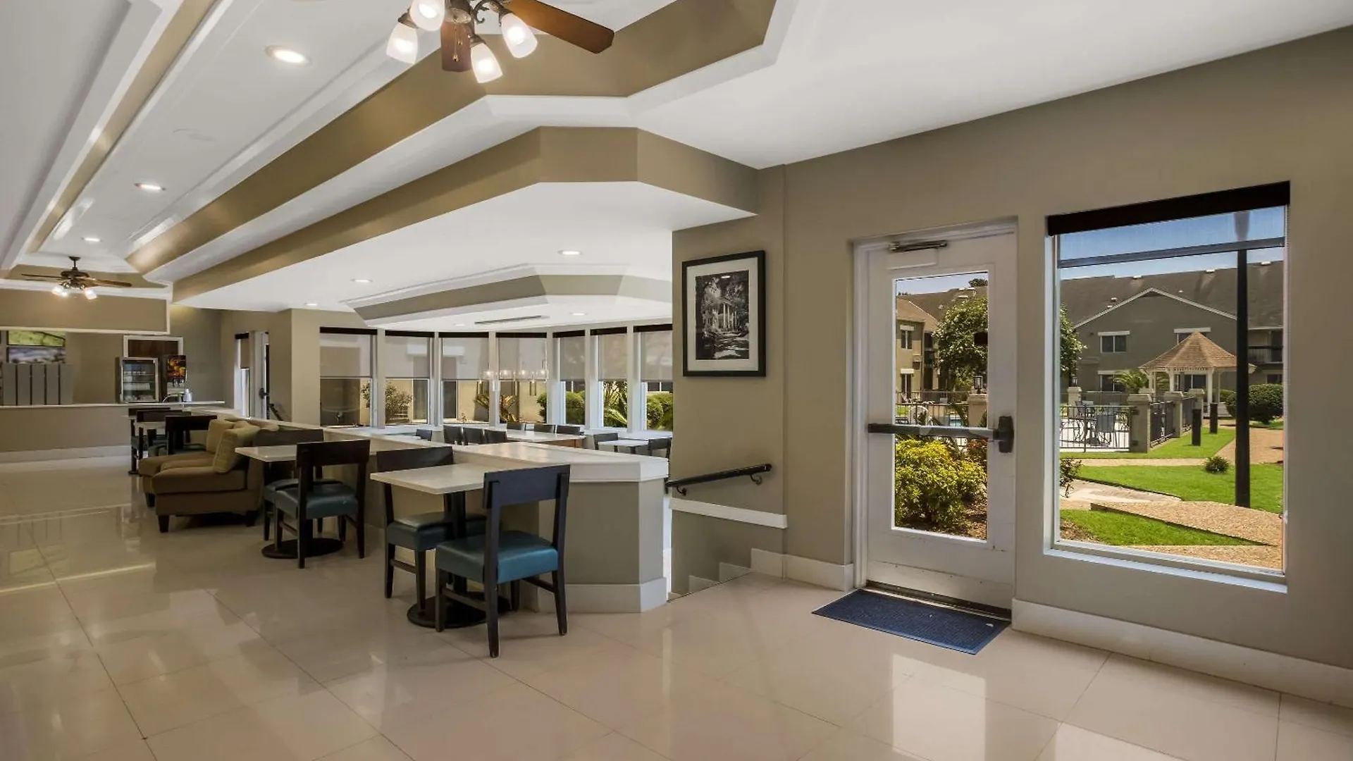 Mainstay Suites Savannah Midtown