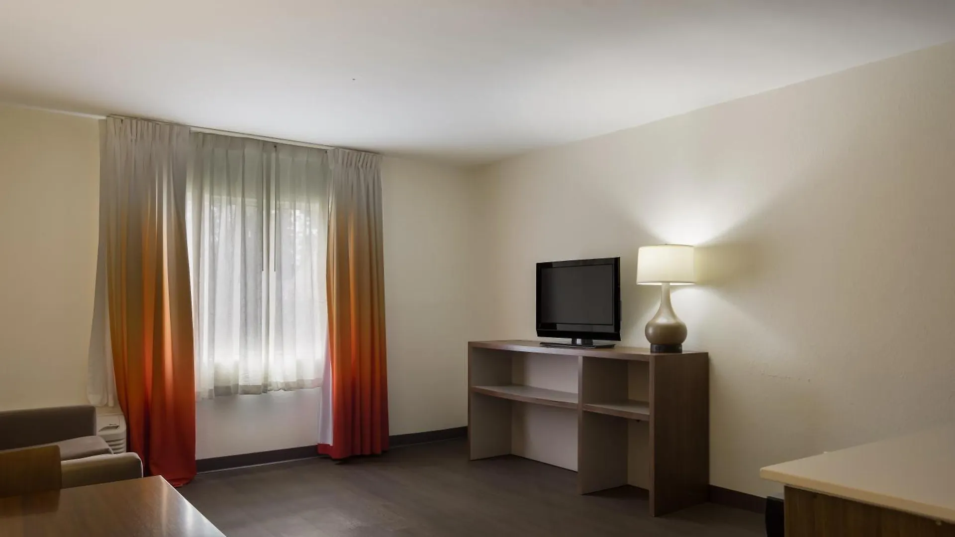 Mainstay Suites Savannah Midtown Hotel